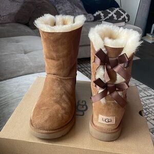 UGG size 10 double Bailey bow worn twice